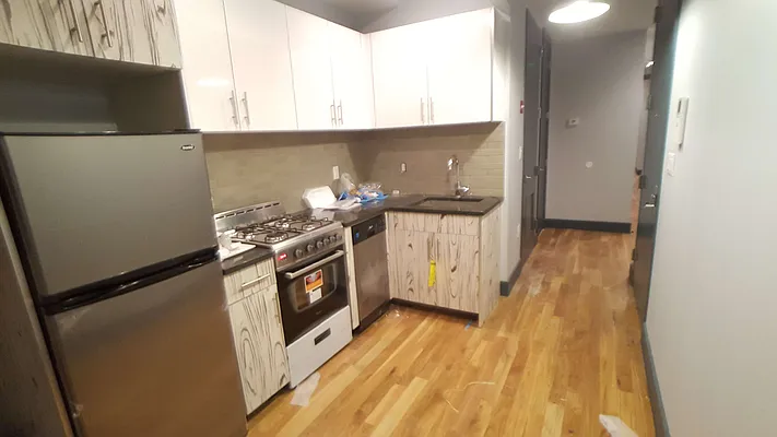 Rented by Evergreen Apartments BK | media 15