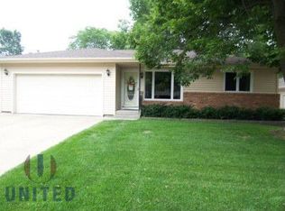4216 Village Green Ct, Sioux City, IA 51106