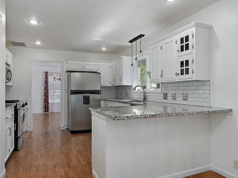 612 E Glendale St — Photo 12