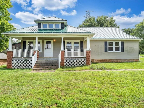 1022 Pearsall Dr, Bedford, VA 24523