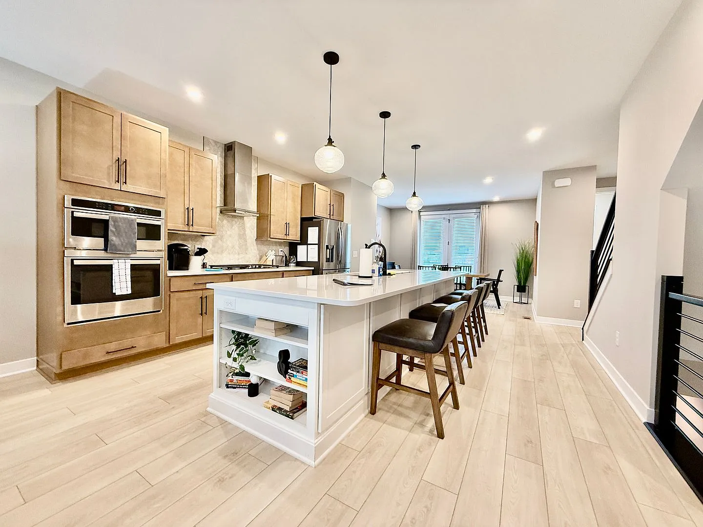 Central, luxury townhome in the heart of Liberty — Photo 4