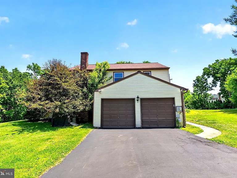 2 Merry Dell Dr — Photo 6