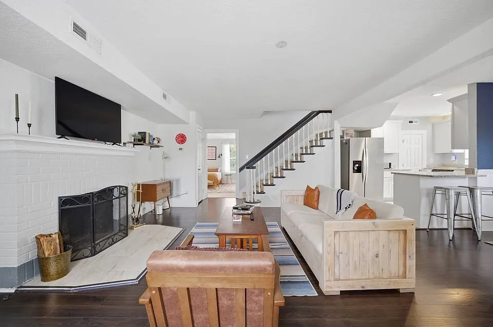4 bed, 2.5 bath, 1720 sqft, $4,100 — Photo 4