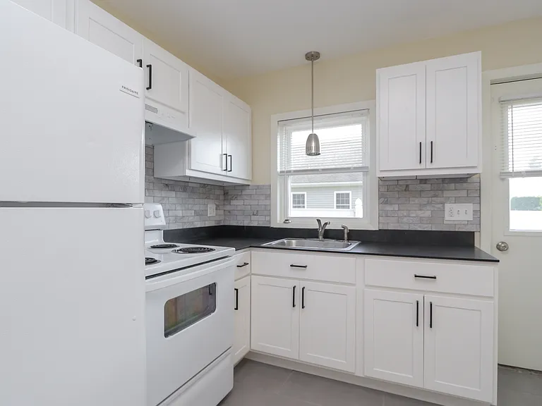 321 Montcalm St #R — Photo 11