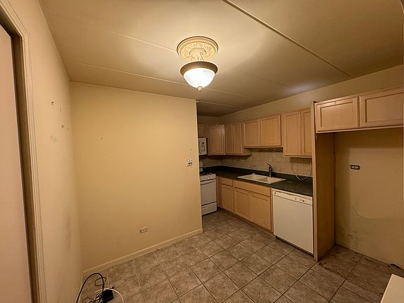 5th image of 5340 Waterbury Ct APT 2101