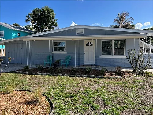2172 NE Pelican Ter Photo 1