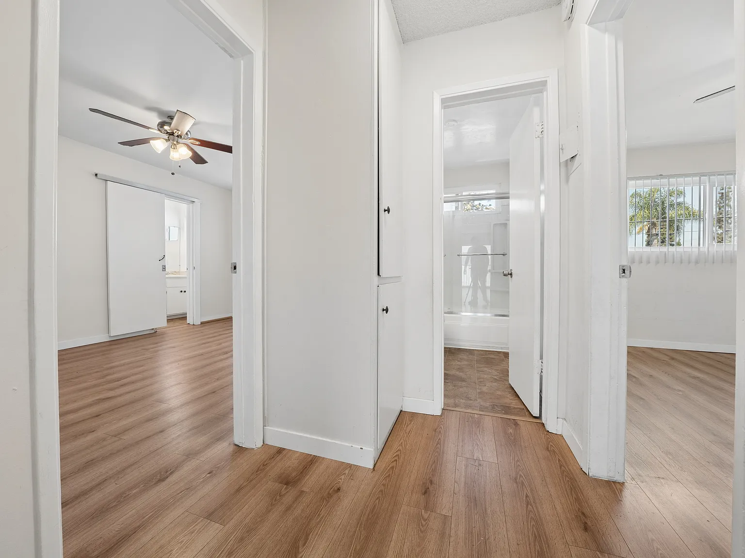 2 bed, 900 sqft, $2,300 — Photo 3