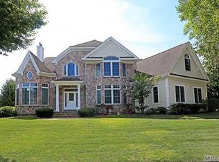 22 Elderberry Rd, Dix Hills, NY 11746
