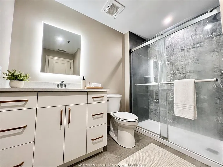 531 Pelissier St #206 — Photo 10