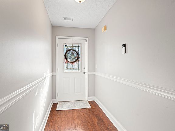 3rd image of 218 Ellicott Dr