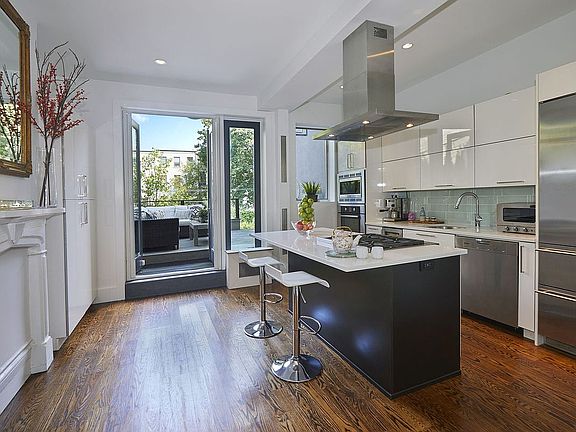 2nd image of 25 Lincoln Pl #Twh