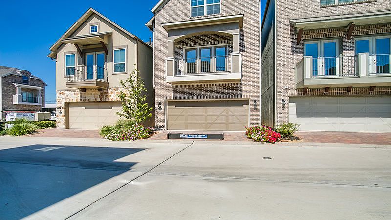 1st image of 8418 Oak Leaf Point Dr