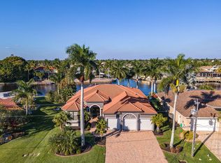 939 Dolphin Dr, Cape Coral, FL 33904