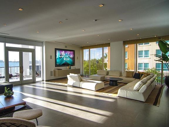 3rd image of 2020 N Bayshore Dr APT 3503