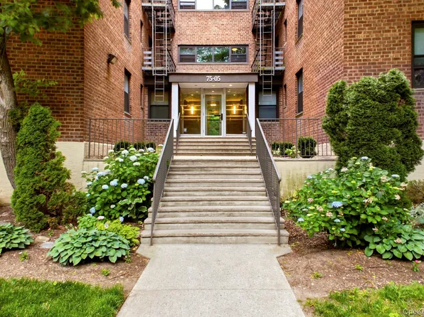 75-05 210 #2P, Oakland Gardens, NY 11364