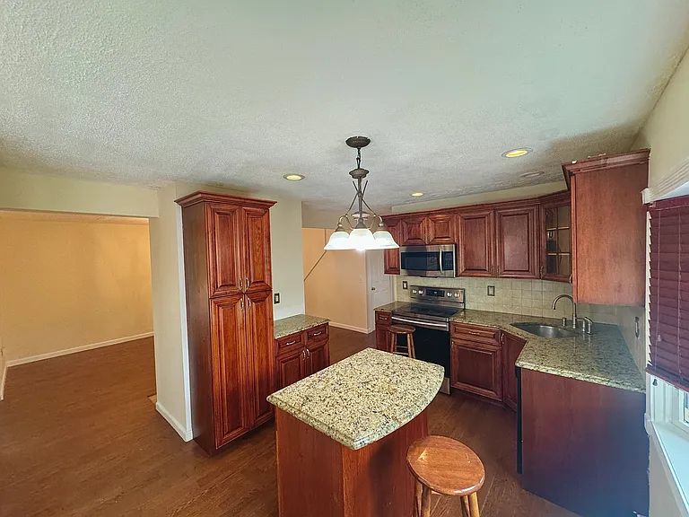 11 Admiral Ln #1 — Photo 8