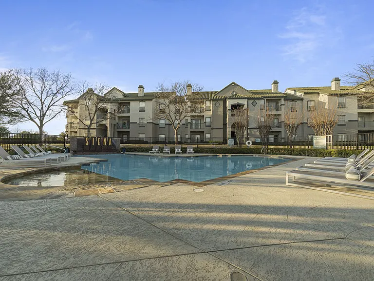 Siena Apartments — Photo 33