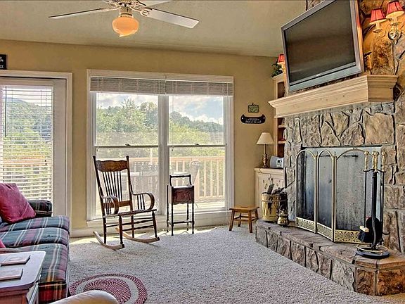 4th image of 608 Shoreline Dr