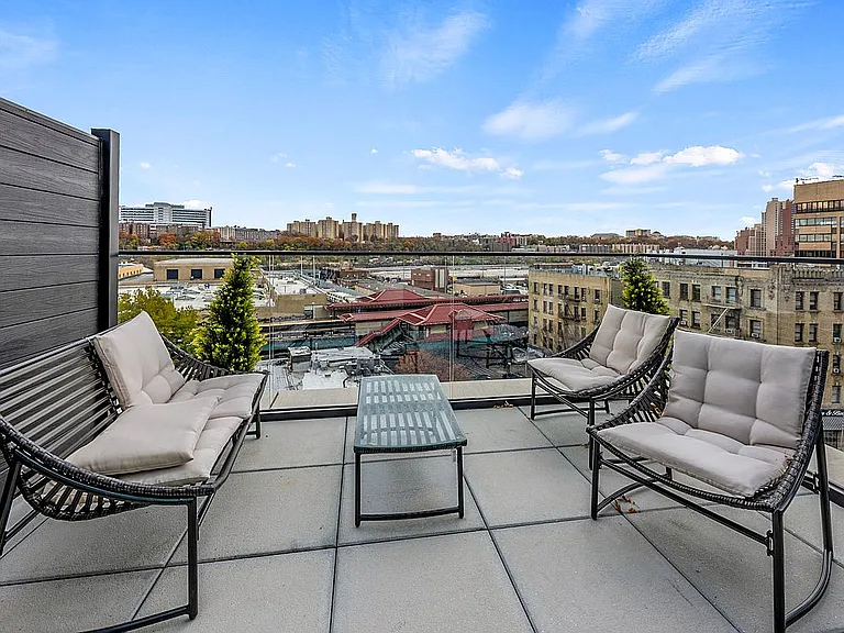 5055 Broadway #Penthouse 2 — Photo 2