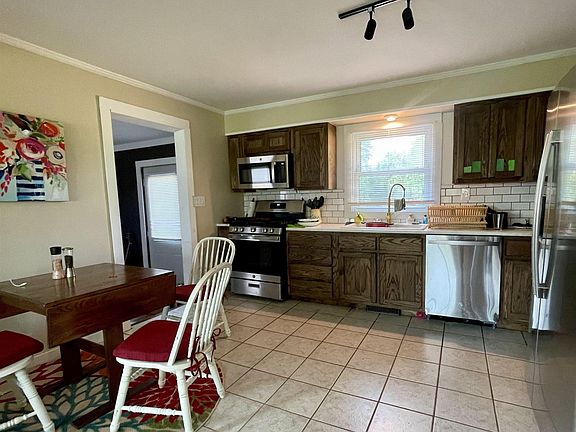 3rd image of 115 Calvert Dr