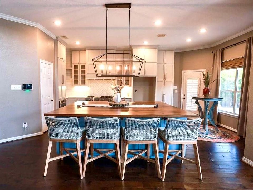 1st image of 8411 Crescent Knolls Drive