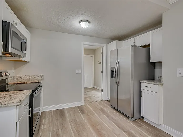 2818 Hazel St — Photo 13