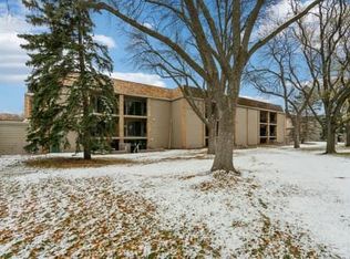 6328 Barrie Rd APT 1L, Edina, MN 55435