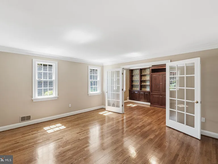 9904 Hall Rd — Photo 7