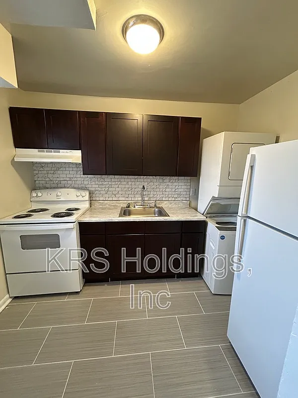 Collindale Apartments — Photo 2
