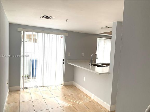 4th image of 143 Riviera Cir #143