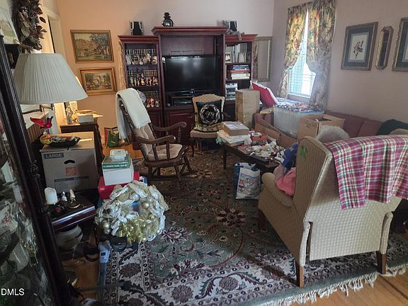 5th image of 1928 Fairfield Dr