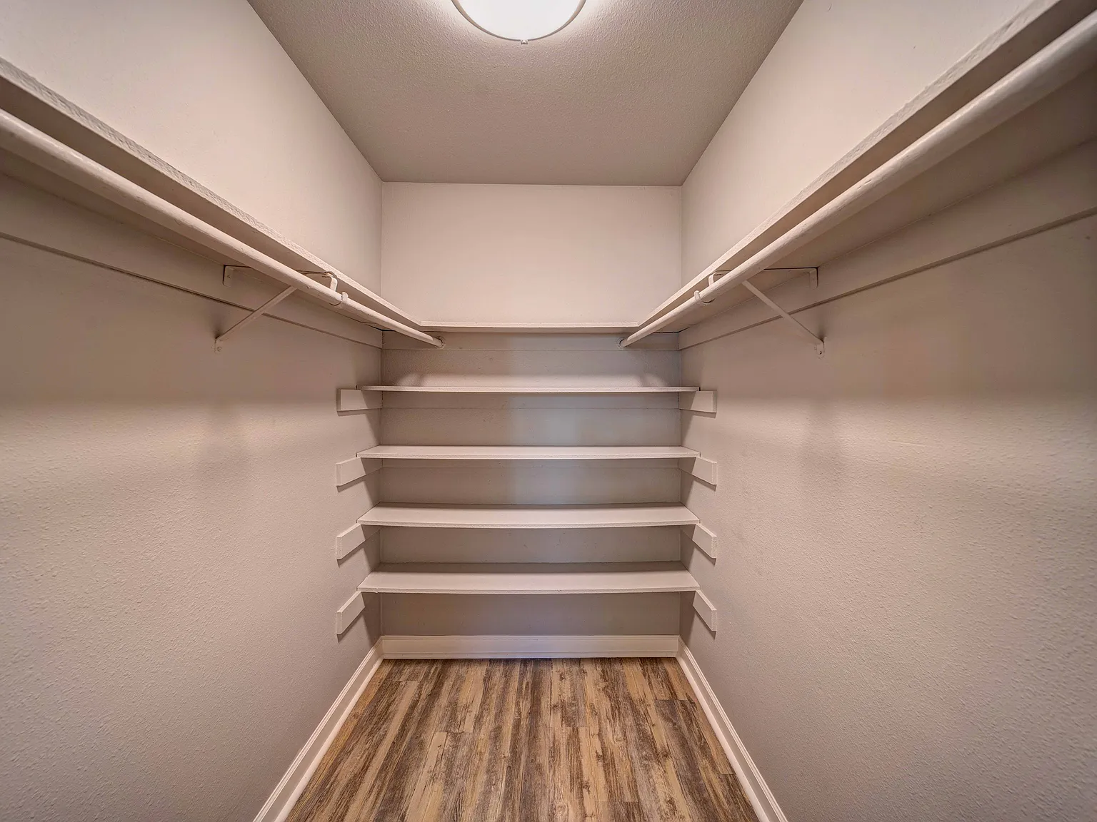Redding Hilltop Apartments — Photo 4