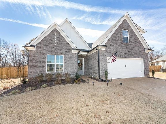2nd image of 10 Dogwood Spring Dr