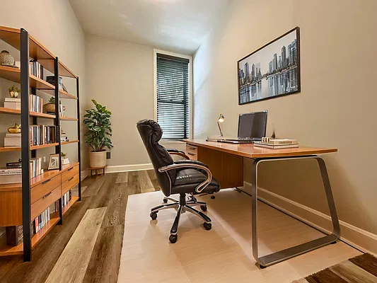 Office, photo 1