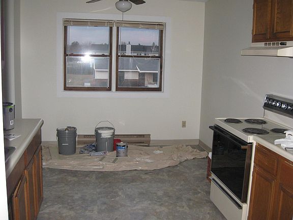 4th image of 18 Allen Dr #A