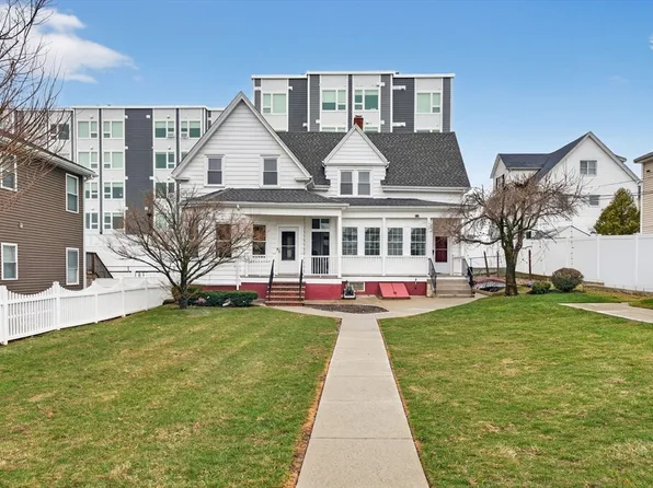 24 Carleton St, Revere, MA 02151