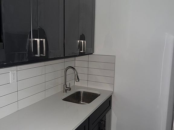 2nd image of 124 W College St APT 2