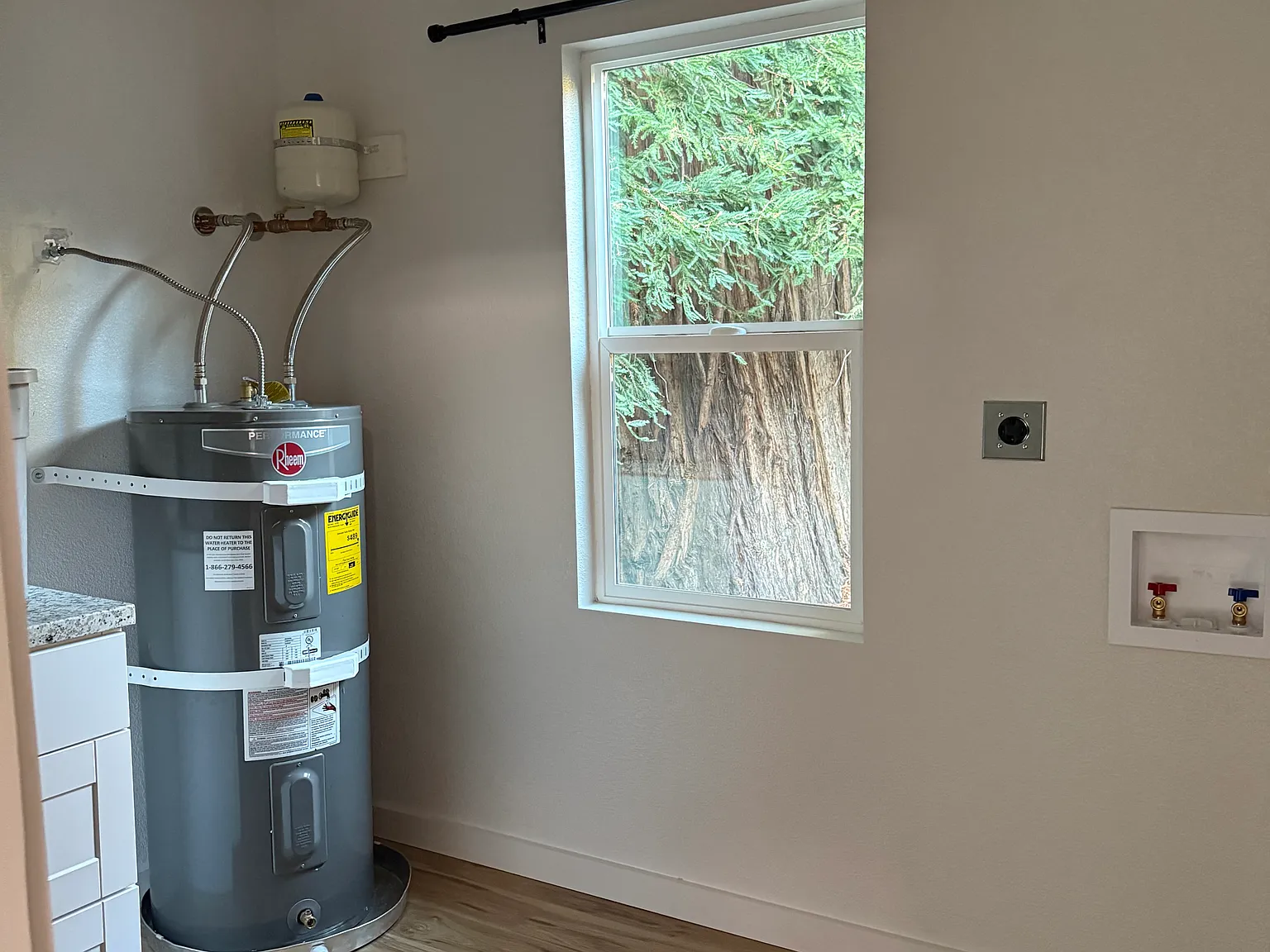2 bed, 1400 sqft, $2,100 — Photo 4