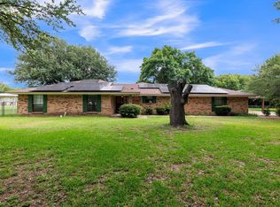 1652 Ernie Ln, Grand Prairie, TX 75052