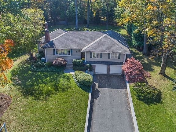 4th image of 14 Hemlock Dr