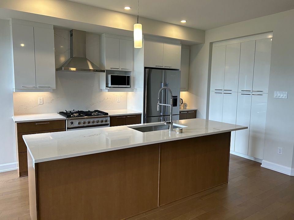 1st image of 602 Fisher St