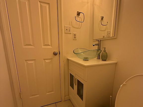 3rd image of 1347 Templeton Pl