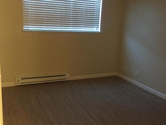 4th image of 40 Glen Eyrie Ave APT 28