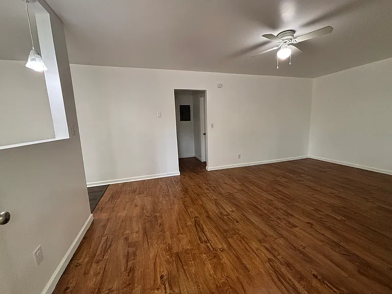 Alderman — Photo 8