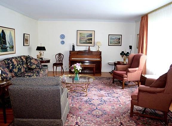 Living room: lots of natural light & hardwood flrs