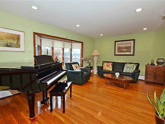 2nd image of 25 Knolls Dr