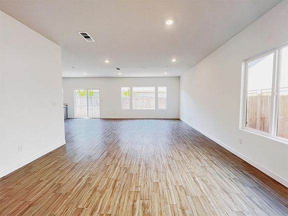 3rd image of 9629 Greenwoood Glen Ln