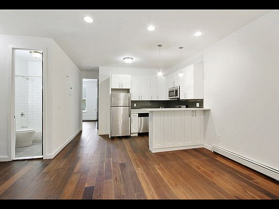 5th image of 298 Weirfield St