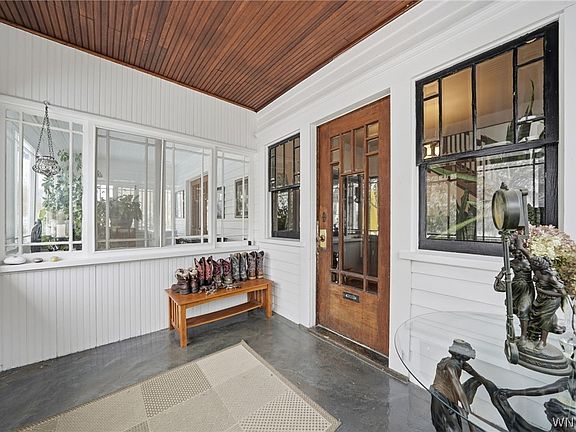 4th image of 64 N Chapel St