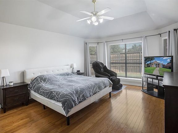 5th image of 4912 Wood Lake Dr